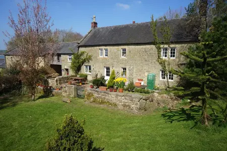 Peak District Stone Farmhouse with Views over Carsington Water