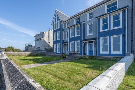 Ty Glas Beach House sleeps 22 across 11 en-suite bedrooms in Anglesey, North Wales